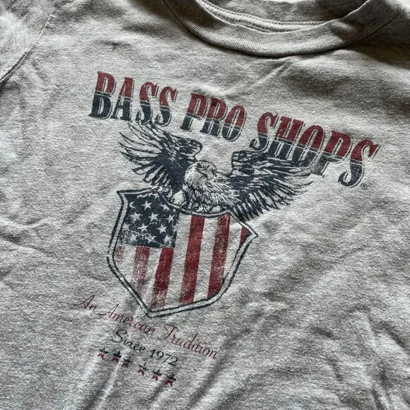 Cabela's / Bass Pro Shop Gray Short Sleeve Graphic Shirt size Small - Picture 3 of 5